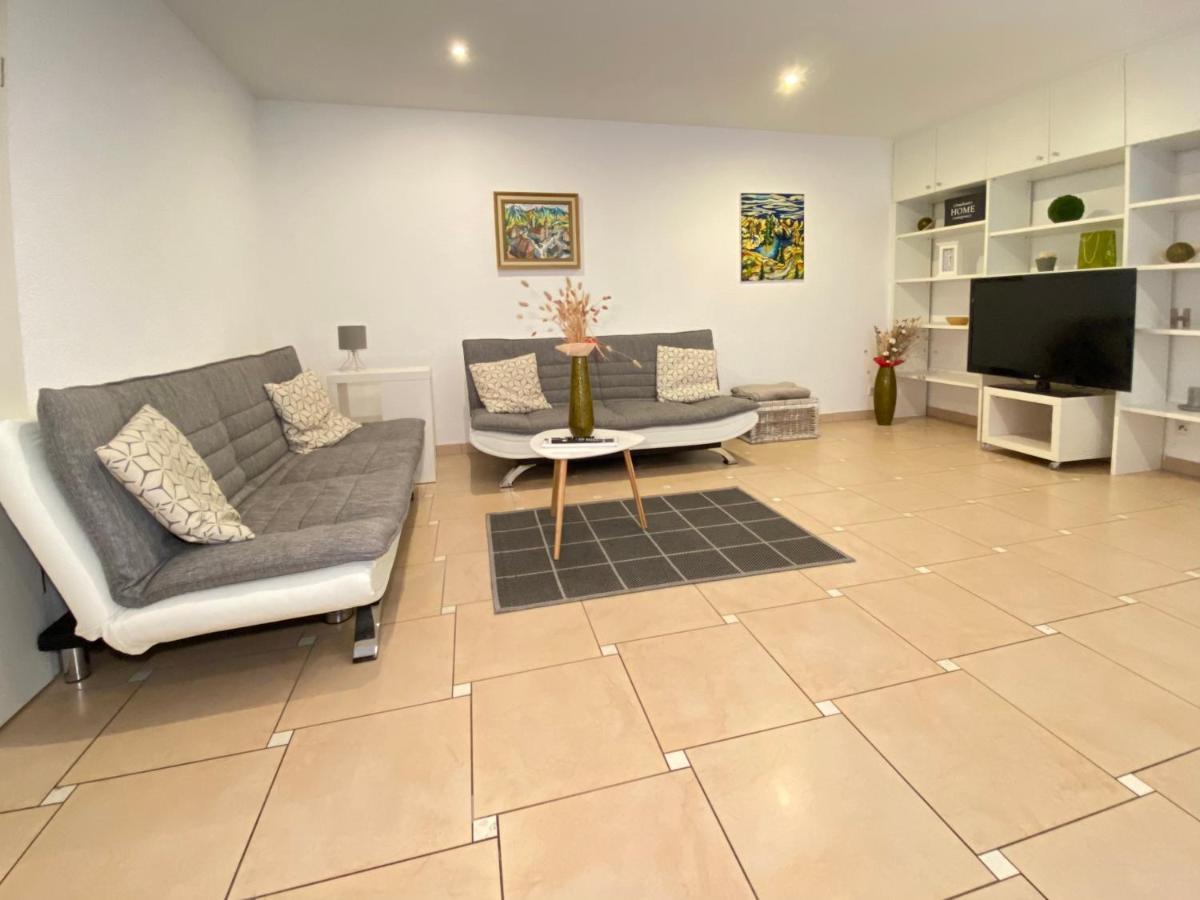 Gärtringen 2 Zimmer Apartment, 70 Qm, Max 4 Pers, Private Terasse, 2 Parkplaetze, Internet 250 Mbit מראה חיצוני תמונה