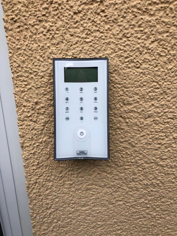 Gärtringen 2 Zimmer Apartment, 70 Qm, Max 4 Pers, Private Terasse, 2 Parkplaetze, Internet 250 Mbit מראה חיצוני תמונה
