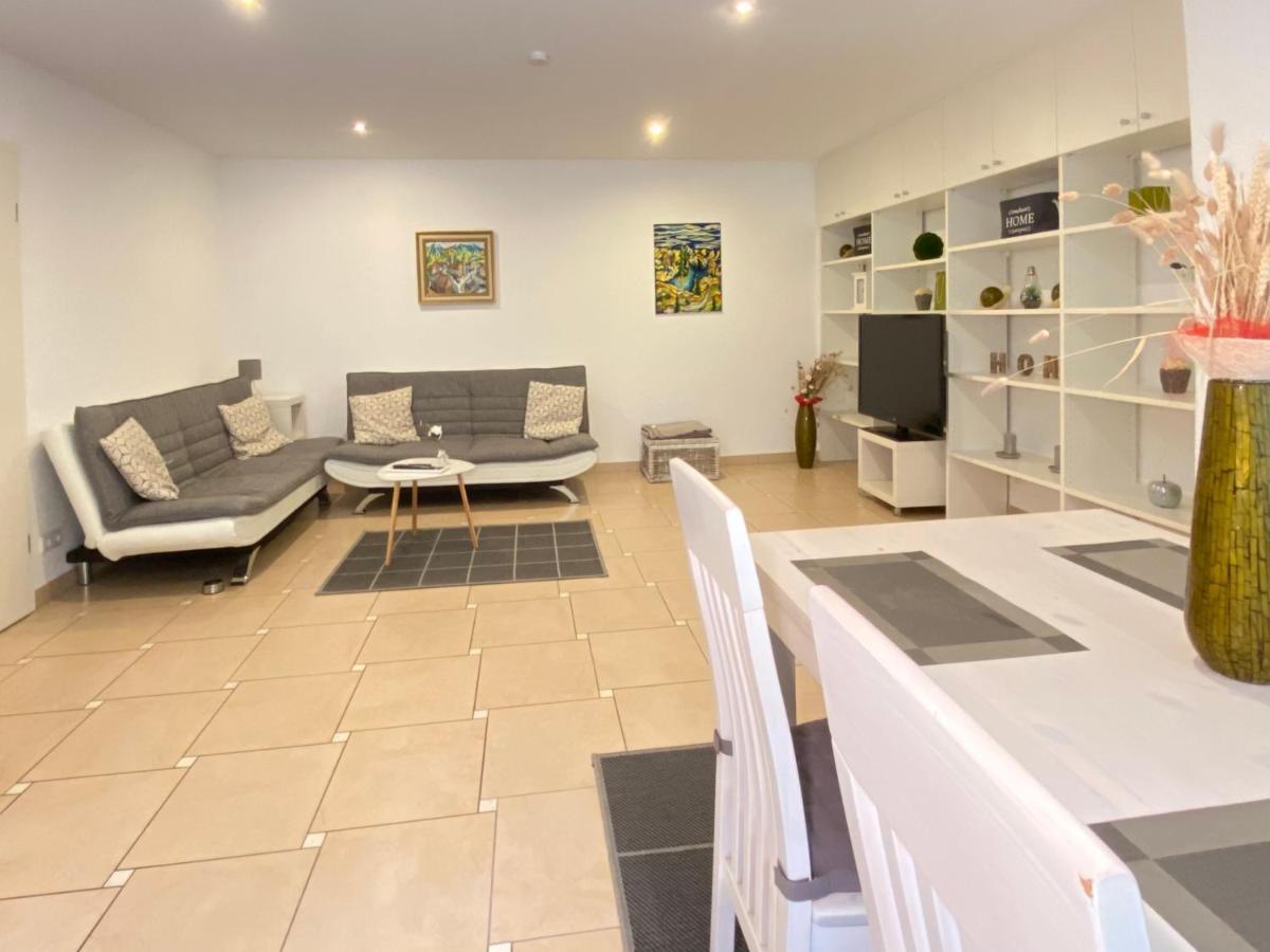 Gärtringen 2 Zimmer Apartment, 70 Qm, Max 4 Pers, Private Terasse, 2 Parkplaetze, Internet 250 Mbit מראה חיצוני תמונה