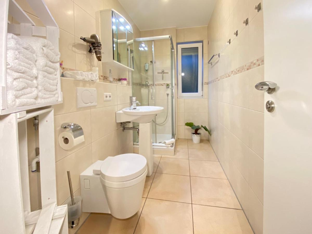 Gärtringen 2 Zimmer Apartment, 70 Qm, Max 4 Pers, Private Terasse, 2 Parkplaetze, Internet 250 Mbit מראה חיצוני תמונה